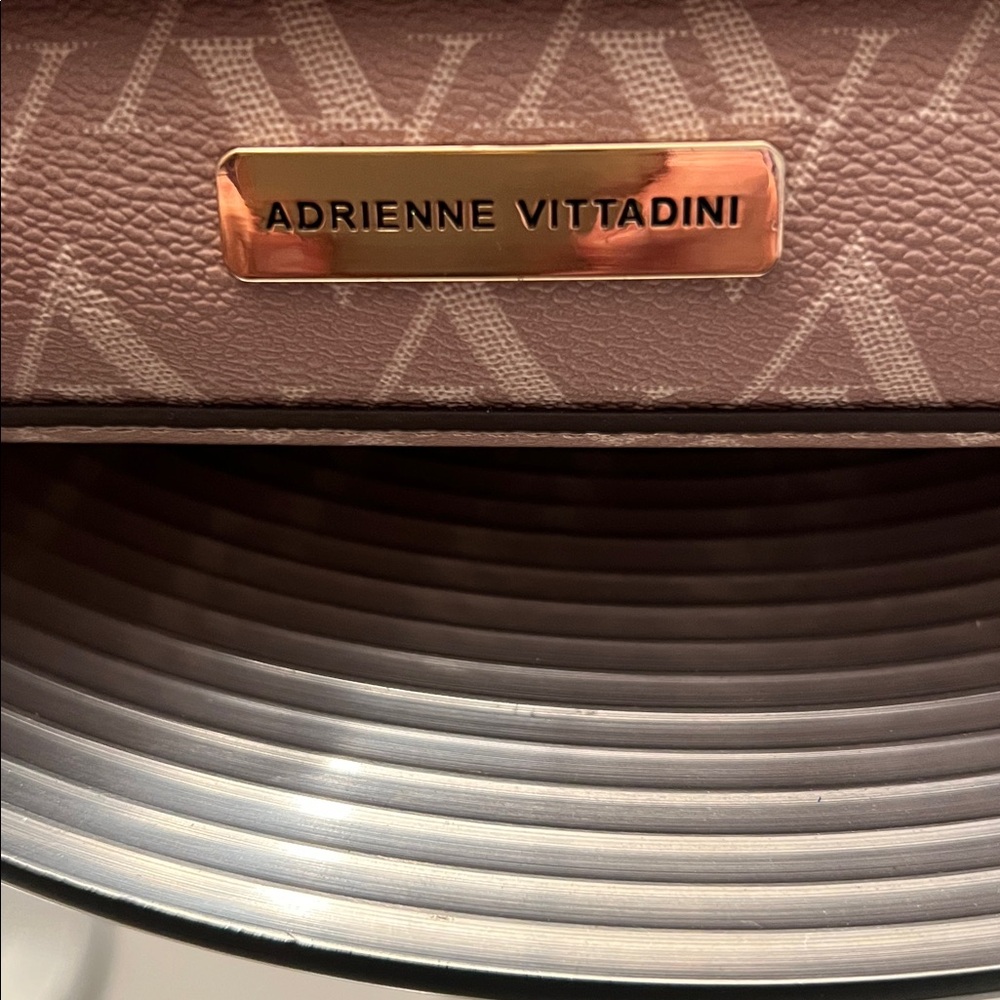 ADRIENNE VITTADINI THE SERAFINA COLLECTION SIGNATURE FLAP NWT Retails$190 - Picture 2 of 13